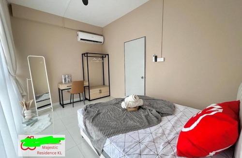 Kuala Lumpur City Centre Apartment | Kualalampur rooftop pool petronas twin tower view majestic residence