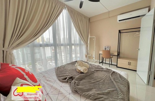 Kuala Lumpur City Centre Apartment | Kualalampur rooftop pool petronas twin tower view majestic residence