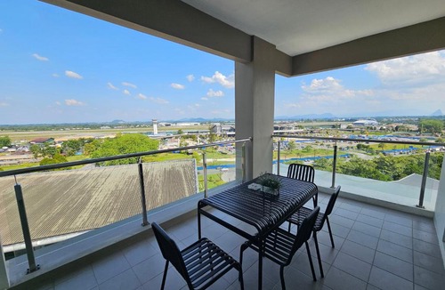 Richmond Hill Apartment | Kuching Apartment Opposite Airport - 2BR 4 PAX