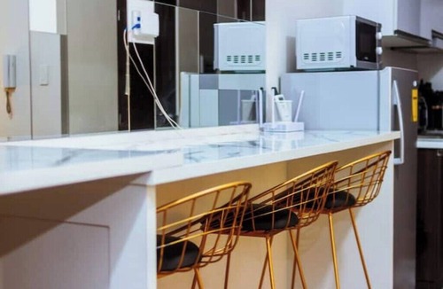 Legazpi Village Apartment | Lady Diana Beautiful Condo Makati swim Gym 300 mb