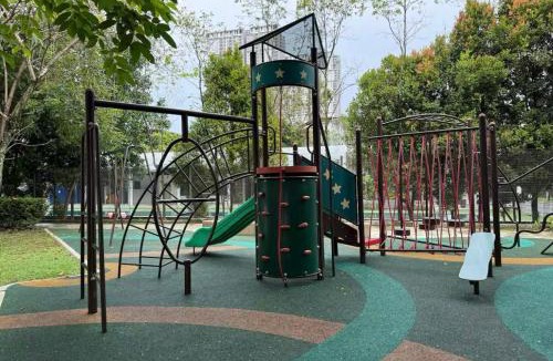 Cyberjaya House | Lakeside Resort In Cyberjaya