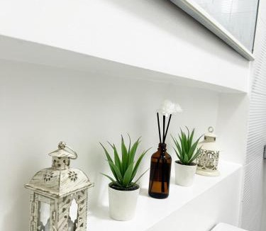 Lipa House | Lakeview Loft with Sunset Deck