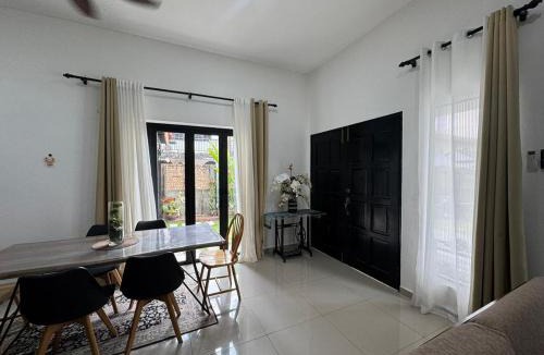 Kampung Jawa Tengah House | LAMAN PUTIH FRIM Malay
