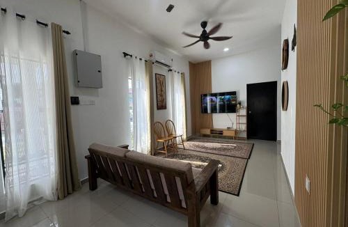 Kampung Jawa Tengah House | LAMAN PUTIH FRIM Malay