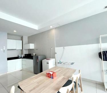 Bandar Tun Razak Apartment | Lamandaz Homestay at Central Residence SG Besi Near MRT and TBS with 2 bedrooms