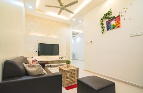 Bukit Kecil House | Landed Cozy House Near SPICE, Airport