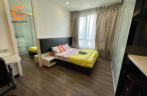Kampung Bukit Dukong Apartment | Landmark residence cozy Studio with Netflix
