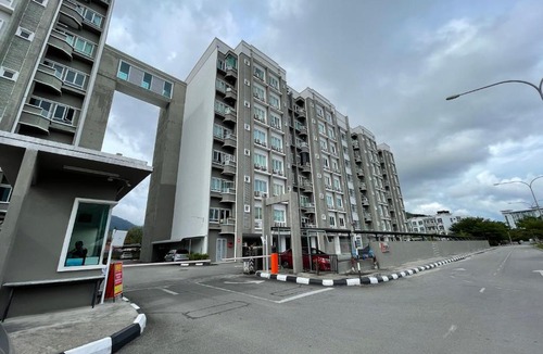 Kampung Pokok Asam Apartment | Langkawi Simfoni Beliza Apartment with Sky Pool by Zervin
