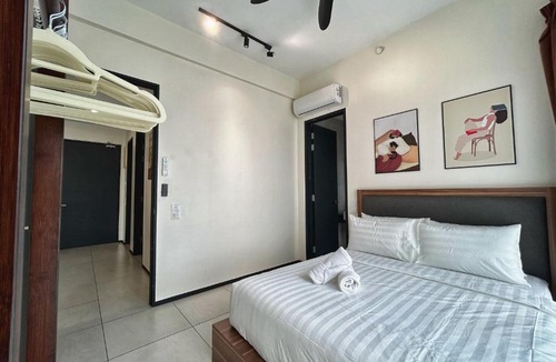 George Town Apartment | Le Cozy Cabin - 2B2R SeaCity View Infinity Pool
