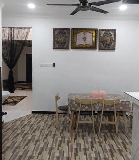 Kampung Alor Bangsa House | Lily Homestay