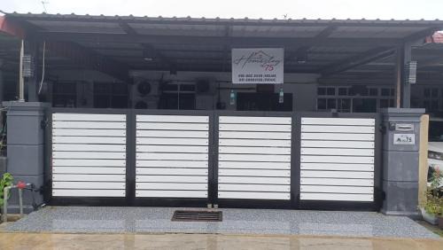 Kampung Alor Bangsa House | Lily Homestay