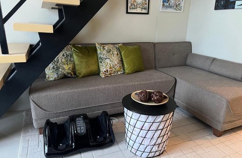 Cainta Apartment | Loft Unit in Cainta with Netflix, Games, etc