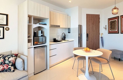Downtown Kota Kinabalu Apartment | 『Loge Céleste』 9m Panoramic Oceanview for 2