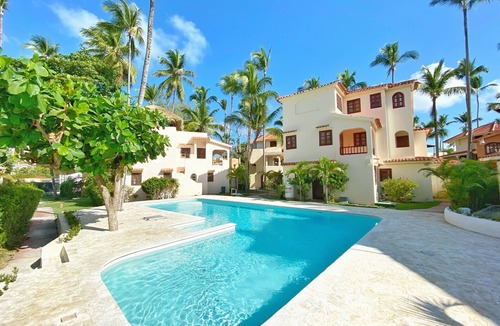 Bavaro Apartment | Los Corales Apt · 1BR · Steps to the Beach · Community Pool · Bávaro