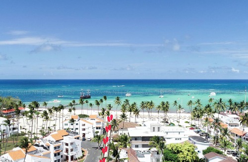 Bavaro Villa | Los Corales Beach Villa · Community Pool · Steps to the Beach · Bávaro