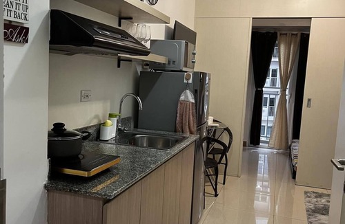Las Pinas Apartment | Lovely 1BR Condo SM Southmall 100mbps Netflix Disney+