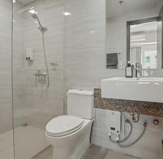 Tambo Apartment | Lovely & Spacious 2BR Home near Solaire & Okada