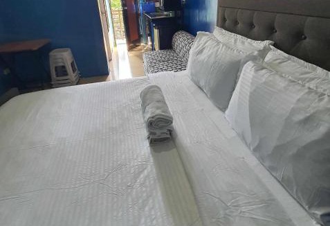 Lucena Apartment | Lucena Meg's Studio Apmnt Deluxe rm-Near SM-Wifi