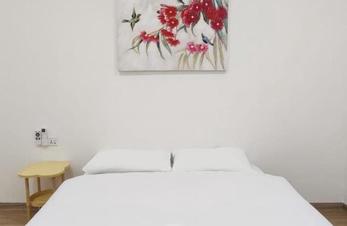 Lahad Datu House | Luna Suites Deluxe Queen Room
