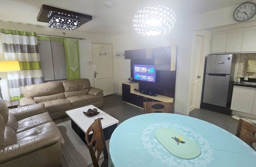 Cebu Condo | Lux. 2 BR Condo Seaside Close to SM Seaside Megamall-Huge pools