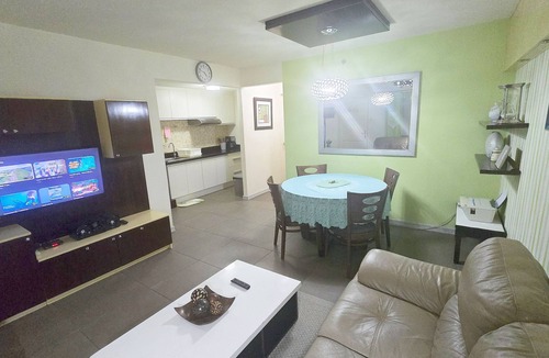 Cebu Condo | Lux. 2 BR Condo Seaside Close to SM Seaside Megamall-Huge pools