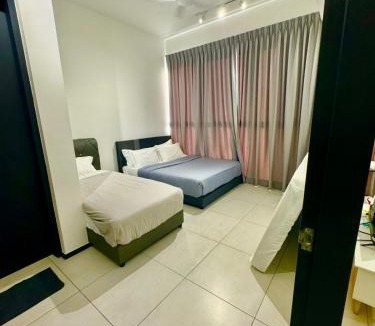 George Town Apartment | Luxe 3BR Seaview Escape Sleeps 10 Prime Location A29