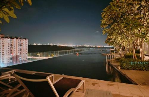 George Town Apartment | Luxe 3BR Seaview Escape Sleeps 10 Prime Location A29