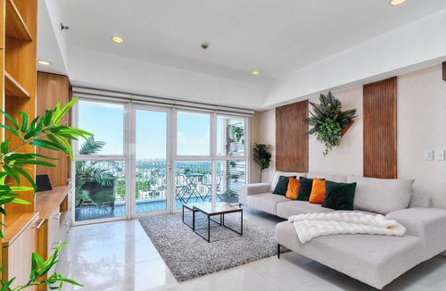 Pinagsama Condo | Luxe Suite With 180 Stunning City Views