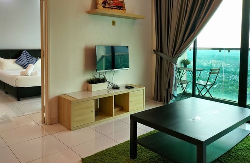 Bukit Indah Apartment | Luxe Suites at Skyloft