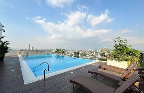 Bagong Pag-asa Condo | Luxee Haven Airbnb