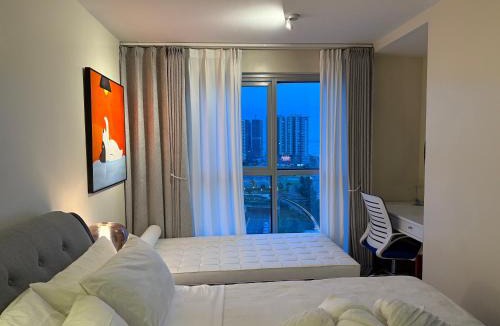 Tambo Apartment | Luxurious 1 Br Facing Manila Bay Sunset Nearby Okada MOA Solaire Ayala Malls