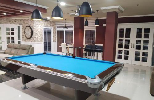 Malabanias Apartment | Luxurious Penthouse La Grande Résidence with Home Theater & Netflix