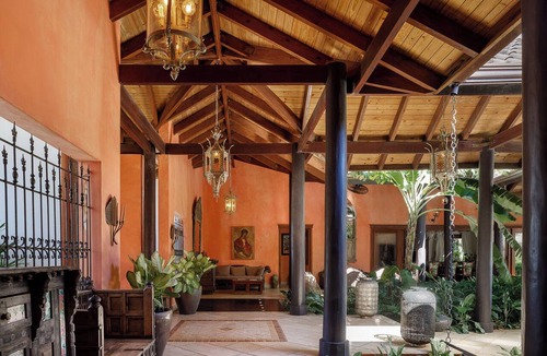 Los Mangos Villa | Luxurious Tropical Villa close to the beach - Great cook fully staffed
