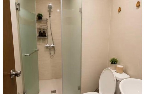 Bagumbayan Apartment | Luxury 1BR City View Free Parking & Pool Eastwood