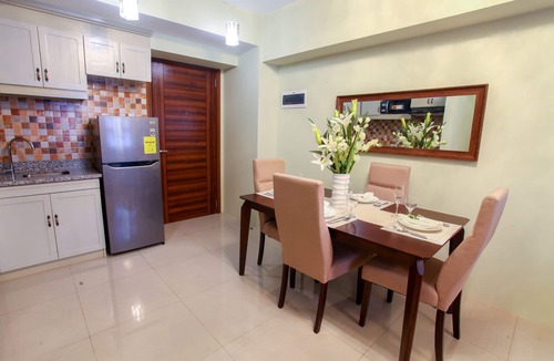 Cebu Apartment | Luxury 2-bed 2-bath, central Cebu City, excellent views