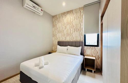 Kampung Sungai Nibong Apartment | Luxury 2BR Rooftop Infinity Pool 8 Pax airport usm