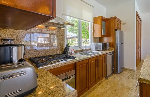 Playa Chiquita Villa | Luxury 3BD villa on sandy beach, private pool & golf cart, gym/tennis!