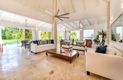 Los Lagos Villa | Luxury 5 bdrm steps from beach with pool, jacuzzi!