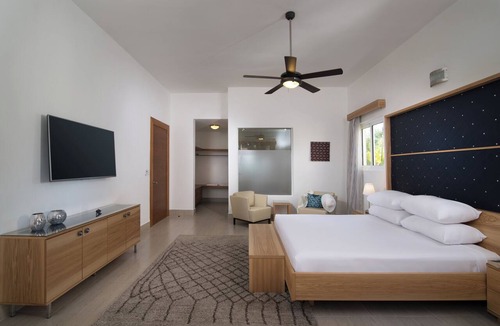 Los Brazos Resort | Luxury 7BR Villa at LHVC - Gold Band VIP - Private Pool - Sleeps 14