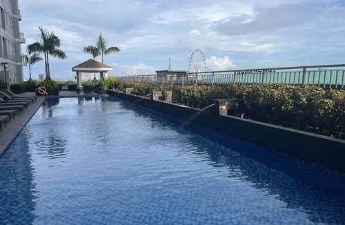 Pasay Apartment | Luxury Bay Condo near MOA With Balcony Free Wi-Fi