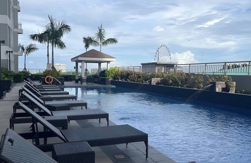 Pasay Apartment | Luxury Bay Condo near MOA With Balcony Free Wi-Fi