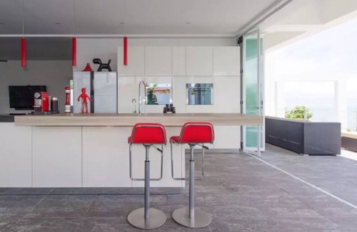 Dauis Bed & Breakfast | Luxury by the Sea- Sunset View Room. Inc Breakfast