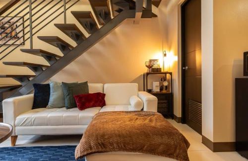 Salcedo Village Apartment | Luxury Cozy Stylish Loft in Makati