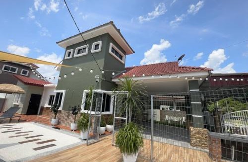 Kampung Pedah House | Luxury Homestay Jakuzi Private Pool 3 rooms full Aircond Jerantut