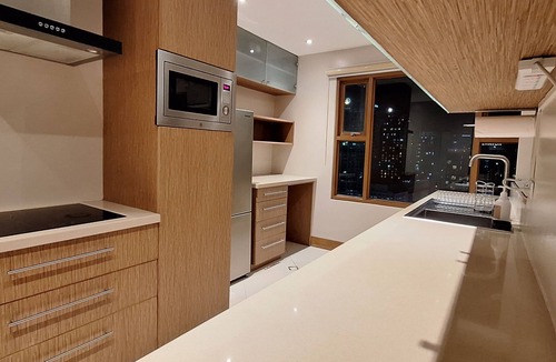 Ermita Night District Apartment | Luxury King 2BR 2BA Condo w/Kitchen Balcony Bayview Pool Netflix