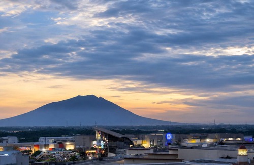 San Fernando Condo | Luxury Mt. Arayat View Escape Azure North Resort Stay
