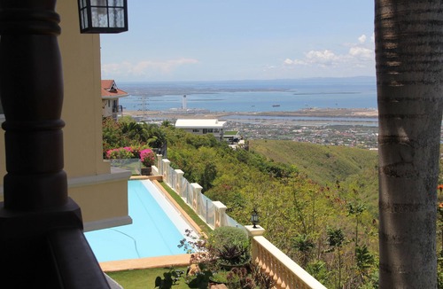Cebu Villa | Luxury Retreat High Above the Crowd