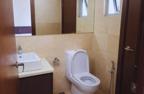 Chow Kit Apartment | Luxury Suite at Regalia with Sky Pool & KLCC View