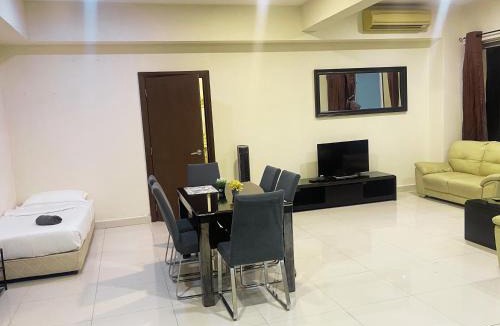 Chow Kit Apartment | Luxury Suite at Regalia with Sky Pool & KLCC View