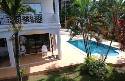 San Pedro Villa | Luxury Villa with Pool in Tropical Garden